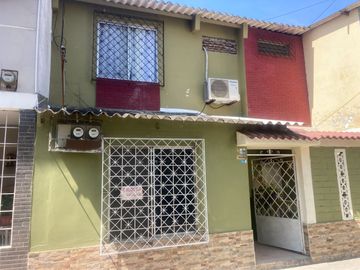Venta de Casa de 2 plantas ubicado en la Ciudadela Sauces 7 norte de Guayaquil.