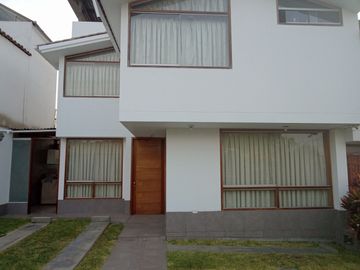 Casa de 2 Pisos y Azotea en Urbanización Huachipa Norte Zona Residencial