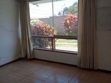 Casa de 2 Pisos y Azotea en Urbanización Huachipa Norte Zona Residencial
