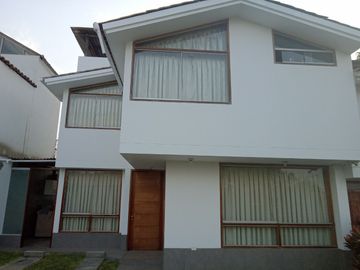 Casa de 2 Pisos y Azotea en Urbanización Huachipa Norte Zona Residencial