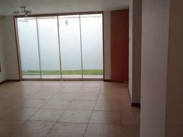Casa de 2 Pisos y Azotea en Urbanización Huachipa Norte Zona Residencial