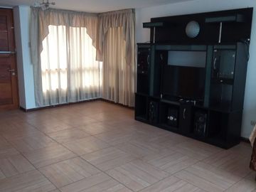 Casa de 2 Pisos y Azotea en Urbanización Huachipa Norte Zona Residencial