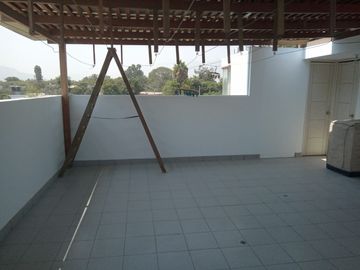 Casa de 2 Pisos y Azotea en Urbanización Huachipa Norte Zona Residencial