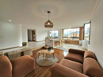 Apartamento grande en arriendo en El Poblado - Cerca a Vizcaya