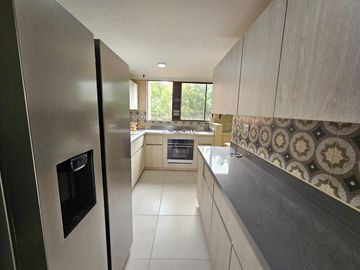 Apartamento grande en arriendo en El Poblado - Cerca a Vizcaya
