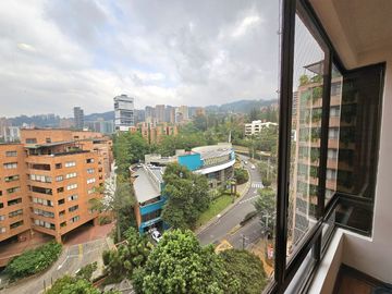 Apartamento grande en arriendo en El Poblado - Cerca a Vizcaya