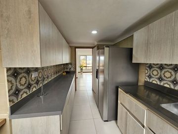 Apartamento grande en arriendo en El Poblado - Cerca a Vizcaya