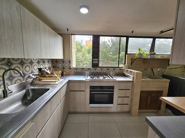 Apartamento grande en arriendo en El Poblado - Cerca a Vizcaya