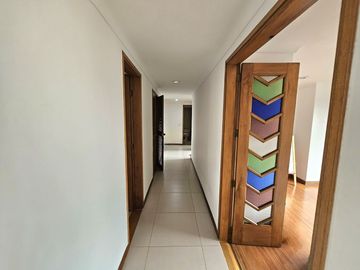 Apartamento grande en arriendo en El Poblado - Cerca a Vizcaya