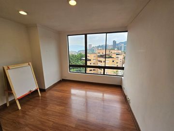 Apartamento grande en arriendo en El Poblado - Cerca a Vizcaya