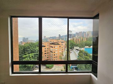Apartamento grande en arriendo en El Poblado - Cerca a Vizcaya