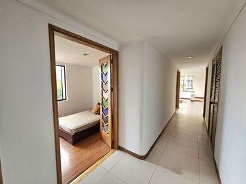 Apartamento grande en arriendo en El Poblado - Cerca a Vizcaya