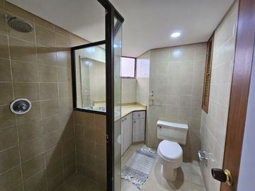 Apartamento grande en arriendo en El Poblado - Cerca a Vizcaya