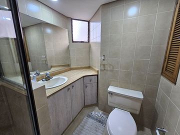 Apartamento grande en arriendo en El Poblado - Cerca a Vizcaya
