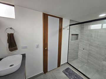 Apartamento grande en arriendo en El Poblado - Cerca a Vizcaya