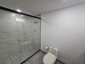 Apartamento grande en arriendo en El Poblado - Cerca a Vizcaya