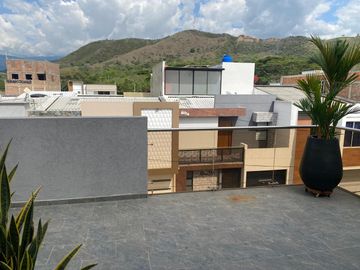 CASA UNIFAMILIAR EN EL ALBERGUE 🏡