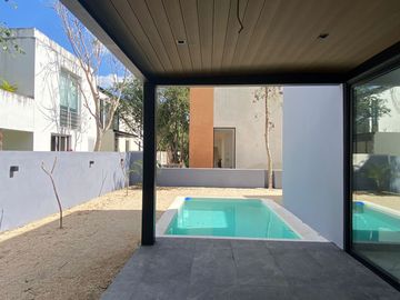 casa en venta en Yucatán Country Club , Mérida acabados de lujo y campo de golf