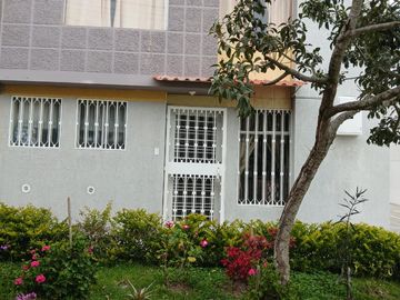 HERMOSA PROPIEDAD EN VENTA SAN ANTONIO DE PICHINCHA CONJUNTO EQUINOCCIO AZUL