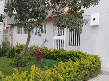 HERMOSA PROPIEDAD EN VENTA SAN ANTONIO DE PICHINCHA CONJUNTO EQUINOCCIO AZUL