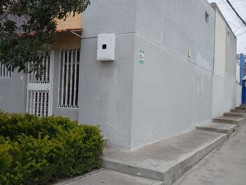 HERMOSA PROPIEDAD EN VENTA SAN ANTONIO DE PICHINCHA CONJUNTO EQUINOCCIO AZUL