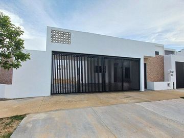 CASA EN RENTA LAS AMERICA DE 3 HABITACIONES Y PISCINA, ZONA NORTE DE MÉRIDA