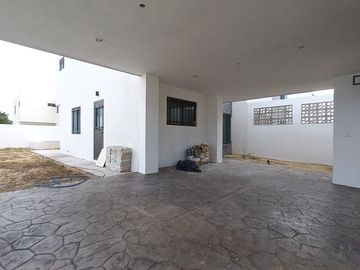 CASA EN RENTA LAS AMERICA DE 3 HABITACIONES Y PISCINA, ZONA NORTE DE MÉRIDA