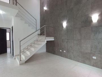 CASA EN RENTA LAS AMERICA DE 3 HABITACIONES Y PISCINA, ZONA NORTE DE MÉRIDA