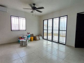 CASA EN RENTA LAS AMERICA DE 3 HABITACIONES Y PISCINA, ZONA NORTE DE MÉRIDA