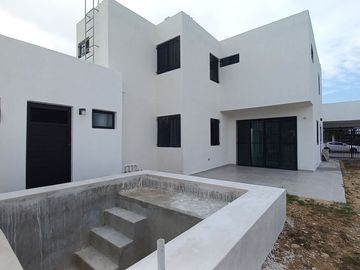 CASA EN RENTA LAS AMERICA DE 3 HABITACIONES Y PISCINA, ZONA NORTE DE MÉRIDA