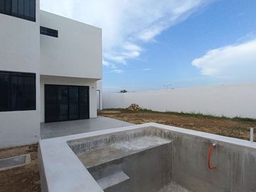 CASA EN RENTA LAS AMERICA DE 3 HABITACIONES Y PISCINA, ZONA NORTE DE MÉRIDA
