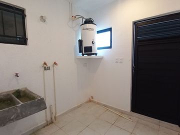 CASA EN RENTA LAS AMERICA DE 3 HABITACIONES Y PISCINA, ZONA NORTE DE MÉRIDA