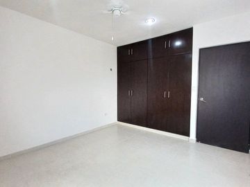 CASA EN RENTA LAS AMERICA DE 3 HABITACIONES Y PISCINA, ZONA NORTE DE MÉRIDA