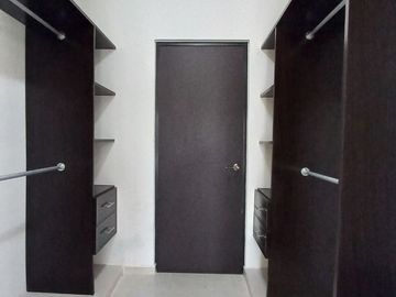 CASA EN RENTA LAS AMERICA DE 3 HABITACIONES Y PISCINA, ZONA NORTE DE MÉRIDA
