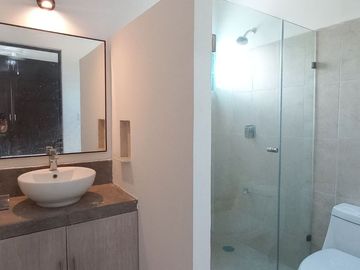 CASA EN RENTA LAS AMERICA DE 3 HABITACIONES Y PISCINA, ZONA NORTE DE MÉRIDA