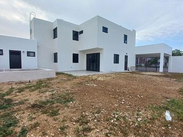 CASA EN RENTA LAS AMERICA DE 3 HABITACIONES Y PISCINA, ZONA NORTE DE MÉRIDA