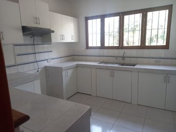 CÁLIDA CASA DE CAMPO EN PACHACÁMAC, EXCELENTE UBICACIÓN, ZONA TRANQUILA