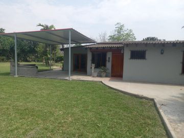 CÁLIDA CASA DE CAMPO EN PACHACÁMAC, EXCELENTE UBICACIÓN, ZONA TRANQUILA
