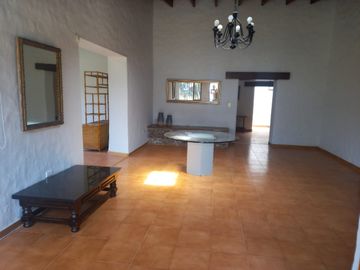 CÁLIDA CASA DE CAMPO EN PACHACÁMAC, EXCELENTE UBICACIÓN, ZONA TRANQUILA