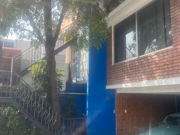 CASA PARA INVERSIÓN CON DOS DEPARTAMENTOS INDEPENDIENTES!