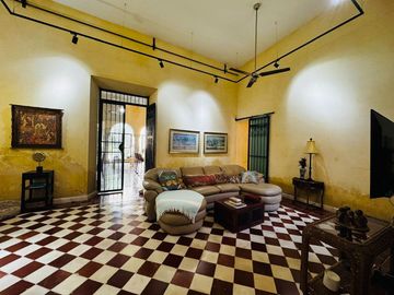 CASA COLONIAL EN BARRIO DE SANTIAGO EN MERIDA CENTRO