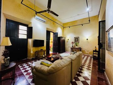 CASA COLONIAL EN BARRIO DE SANTIAGO EN MERIDA CENTRO