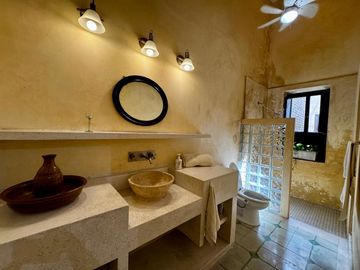CASA COLONIAL EN BARRIO DE SANTIAGO EN MERIDA CENTRO