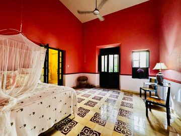 CASA COLONIAL EN BARRIO DE SANTIAGO EN MERIDA CENTRO