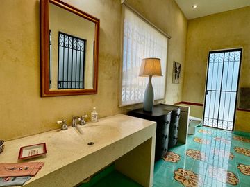 CASA COLONIAL EN BARRIO DE SANTIAGO EN MERIDA CENTRO