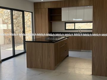 Casa en venta con recámara en planta baja Albaterra $5,700,000
