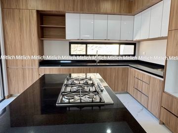 Casa en venta con recámara en planta baja Albaterra $5,700,000