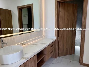 Casa en venta con recámara en planta baja Albaterra $5,700,000