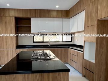 Casa en venta con recámara en planta baja Albaterra $5,700,000