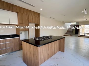 Casa en venta con recámara en planta baja Albaterra $5,700,000